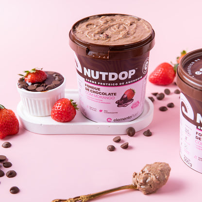 Creme de Amendoim NUTDOP 500g | Sabor Fondue de Chocolate c/ Morango